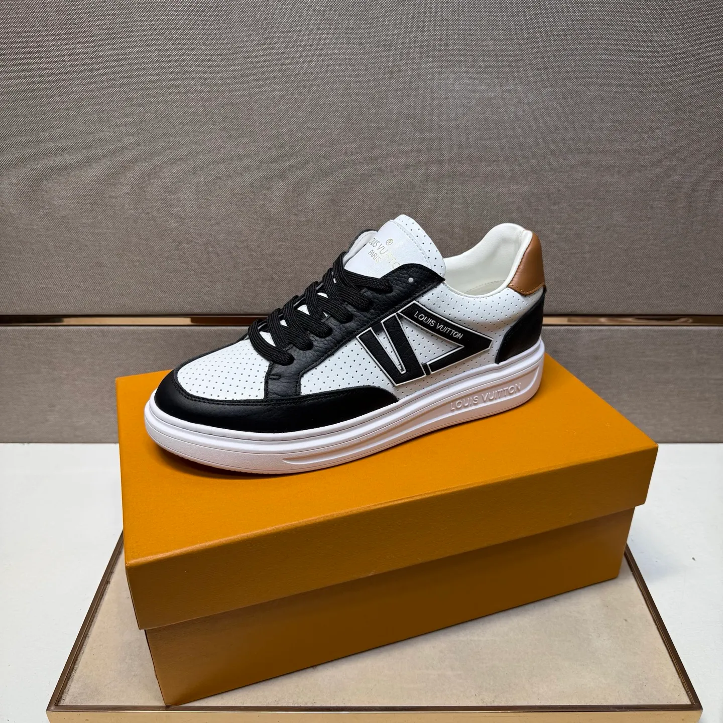 ⬛️Men's shoes 💰p420 [LV～] Men's casual shoes 2025z cabinet sales simultaneously 🔶Size: 38-44 #️⃣ 🔷6 colors🔜The upper is made of multi-material splicing ➕Genuine leather lining, comfortable and breathable, sole: original comfortable and wear-resistant outsole, ⚠️Real thing📱Photographed🎬The real thing is better📢📢📢
